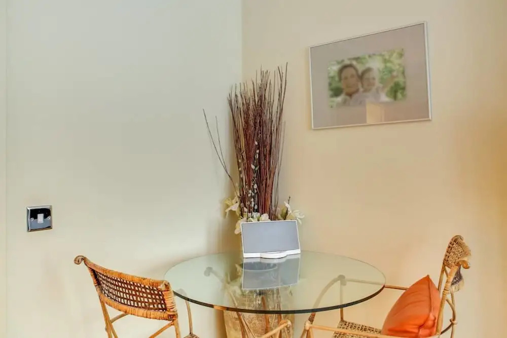 Bright Spacious 2BR Home Near Victoria