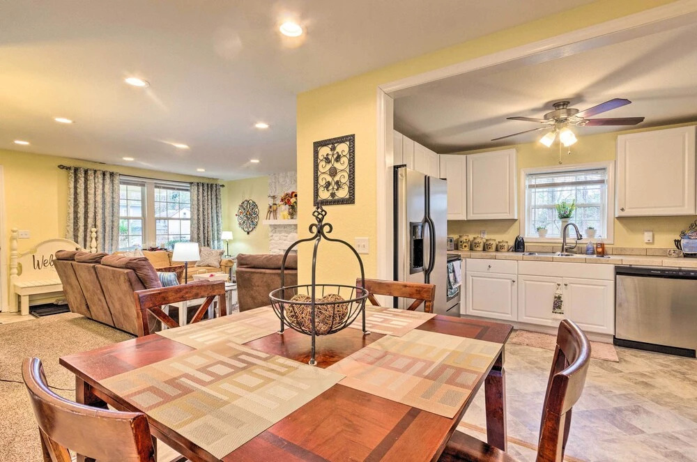 The Sunshine Cottage Hendersonville Rental!