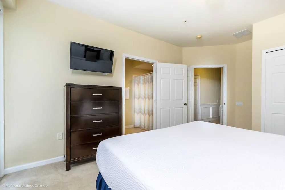 Spacious Vista Cay Townhome Newly Furnished