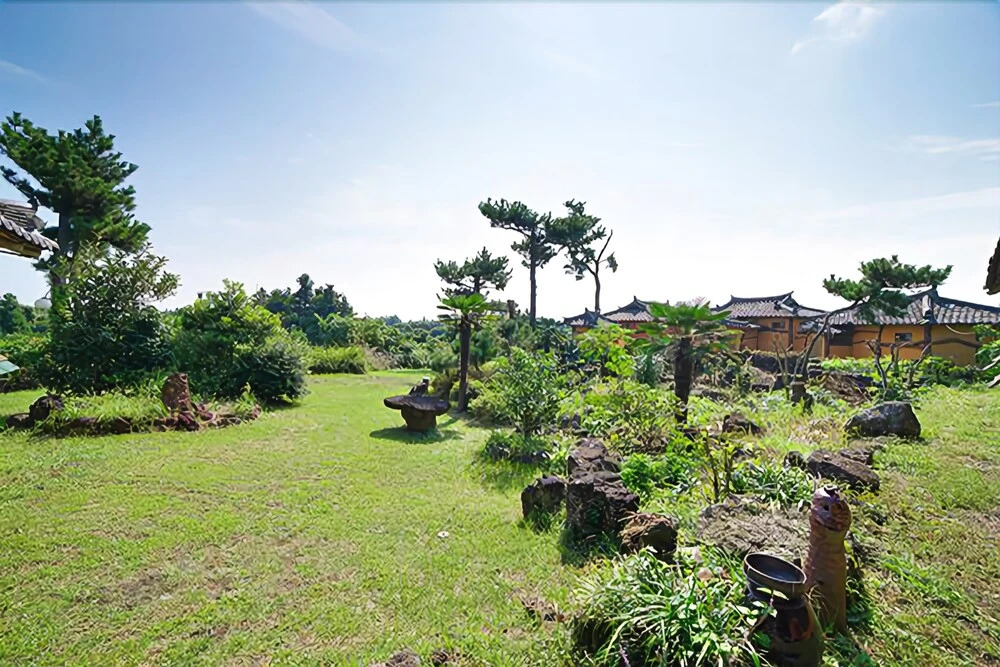 Seogwipo Pyeonwoon Sanjang Pension