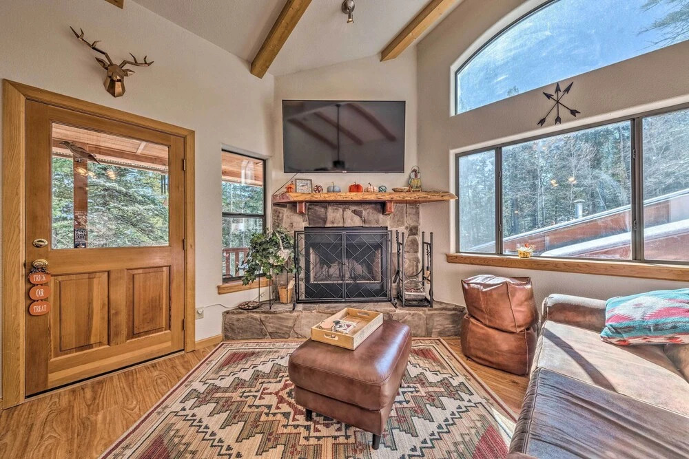Charming 'coppertop' Cloudcroft Cabin: 3 Mi to Ski