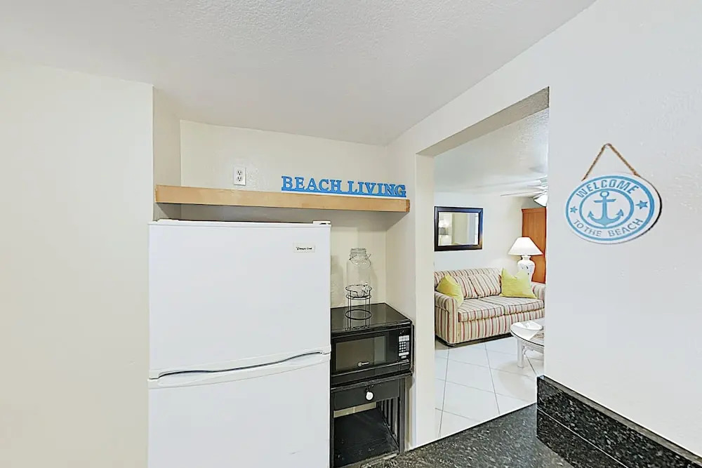 New Listing! Shoreside - Walk To Waves 1 Bedroom Condo
