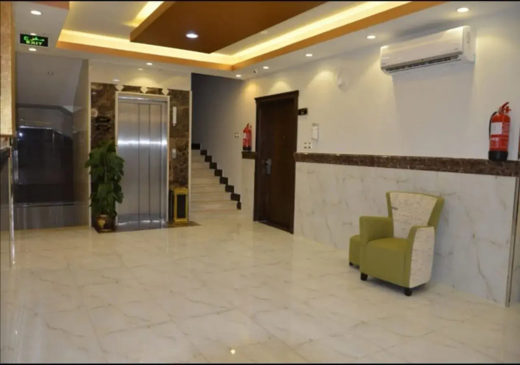 شقق البحر الأزرق المخدومه