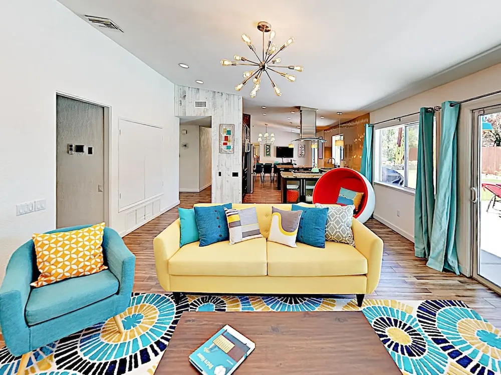 Contemporary - 5 Br Home