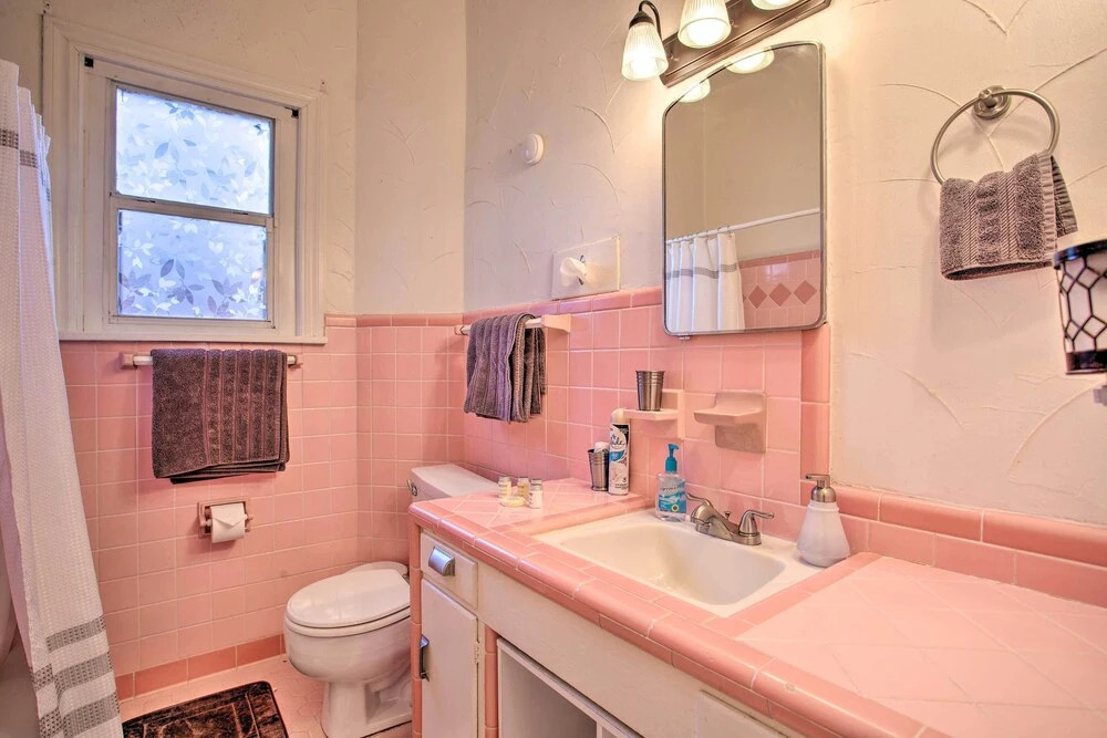 Pet-friendly OKC Home w/ Yard ~ 5 Mi to Dtwn!