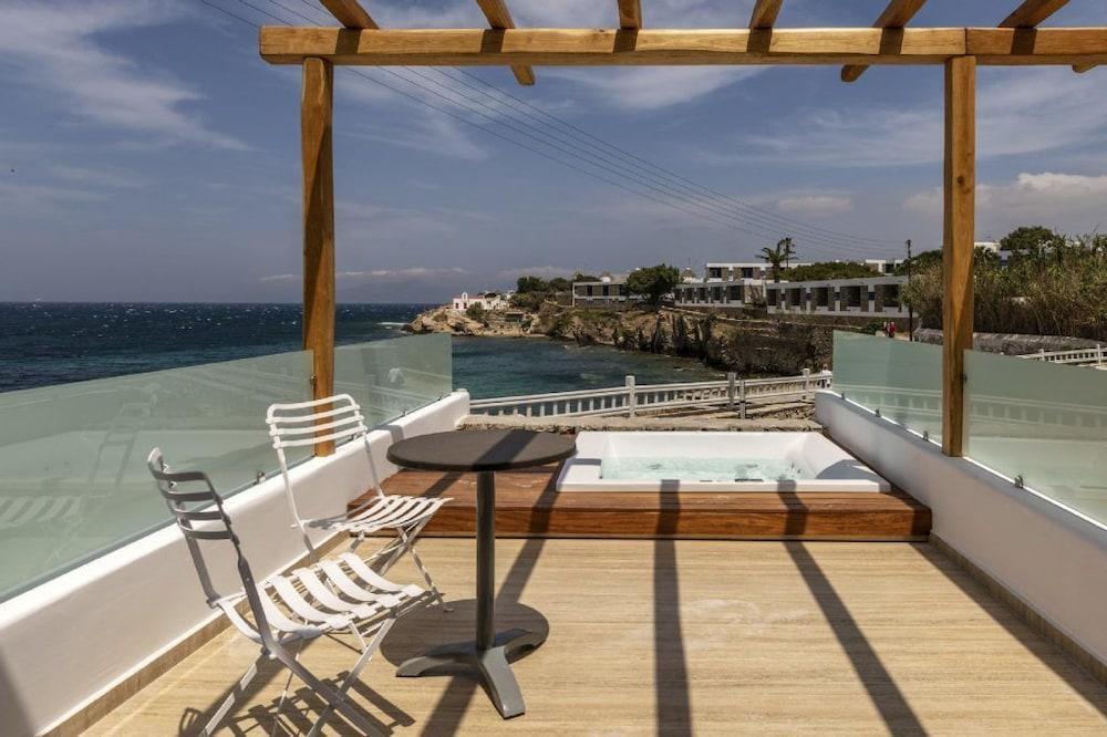 Poseidon Hotel Suites