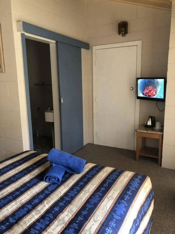 Colonial Palms Motel