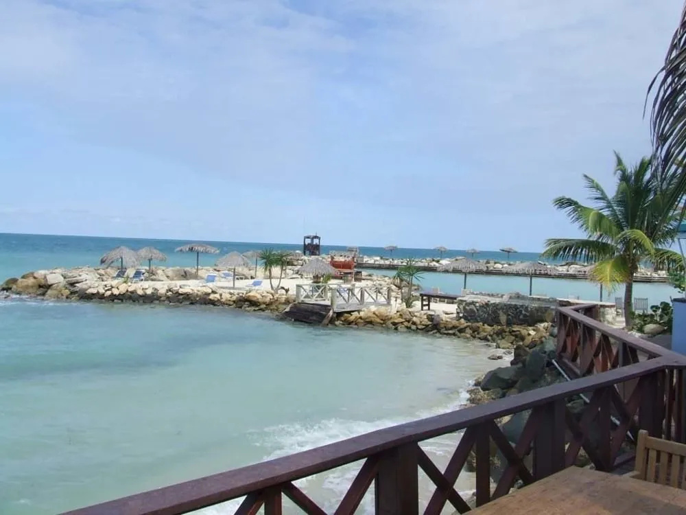 Northshore Seaside Suites