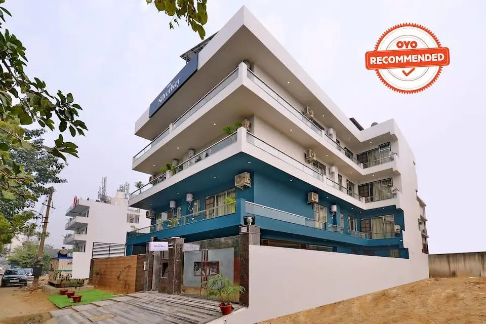 Silverkey Medanta Sec 38 By OYO Rooms