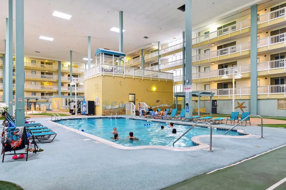 Aqua Vista Retreat 2 BDR in Spectacular Resort!