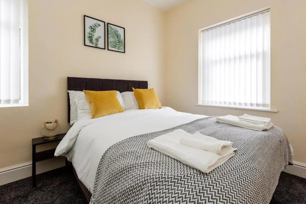 JETSON HOUSE - LUXURY 4-BED WITH KING SIZE BEDROOM Near Etihad