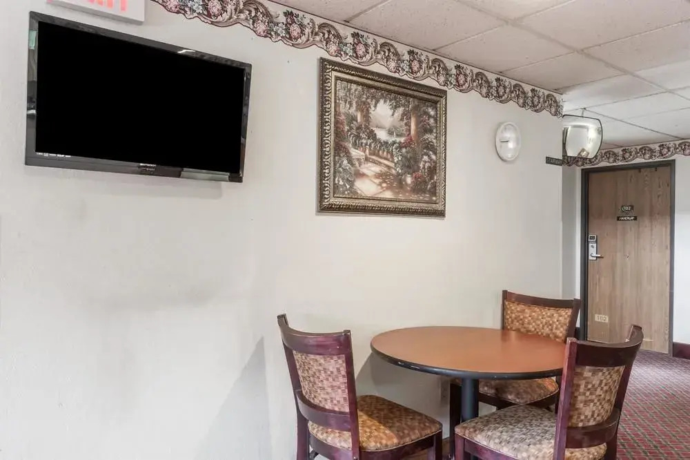 Super 8 Motel -Auburn
