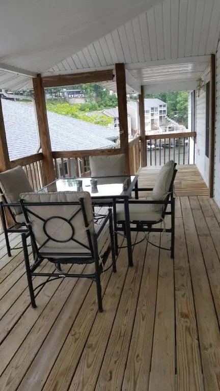 Lake Vacation Home 4 bedrooms 3 baths boat dock slip on the Lake