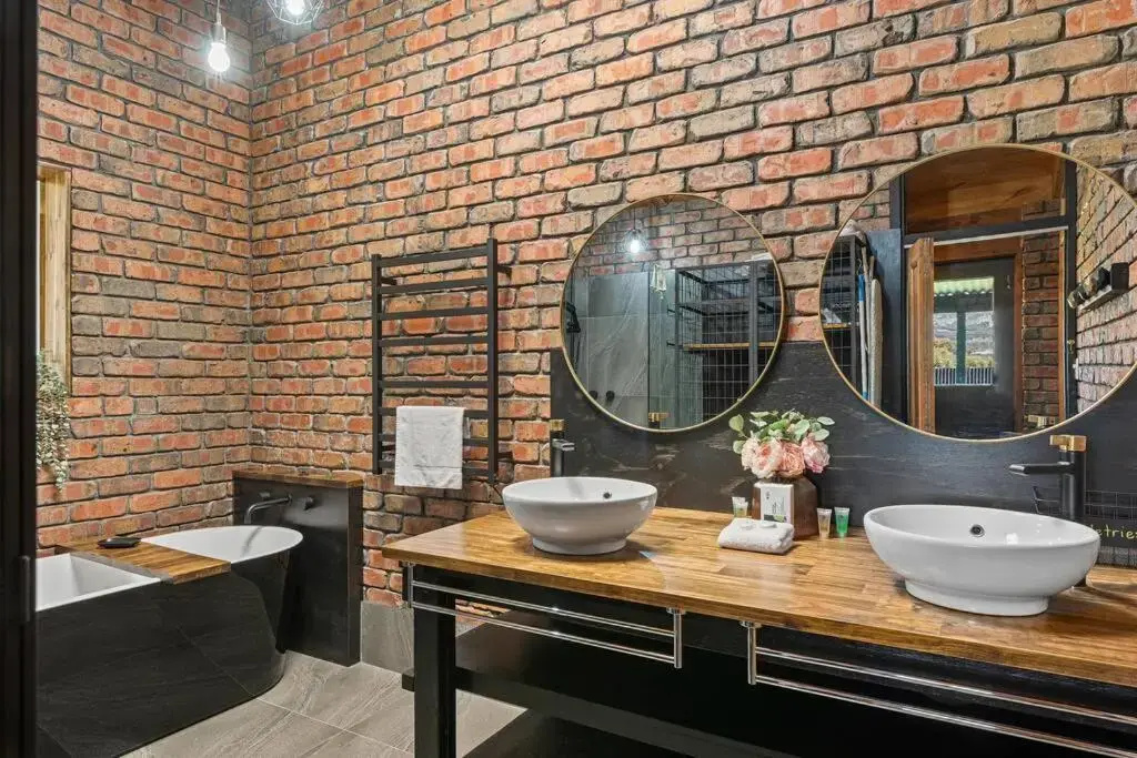 Black Pearl ~ Industrial-Chic in Silver Sands