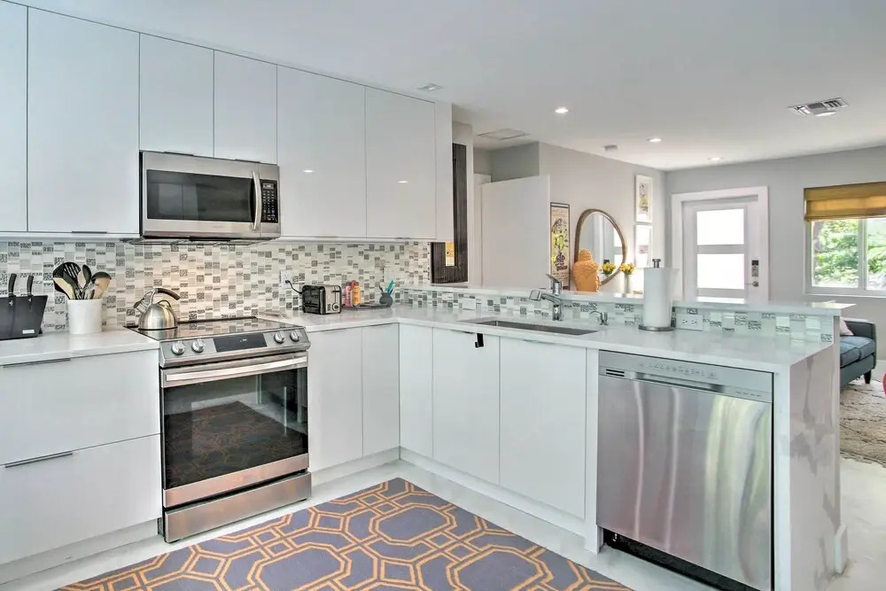 Modern Wilton Manors Home w/ Outdoor Oasis!