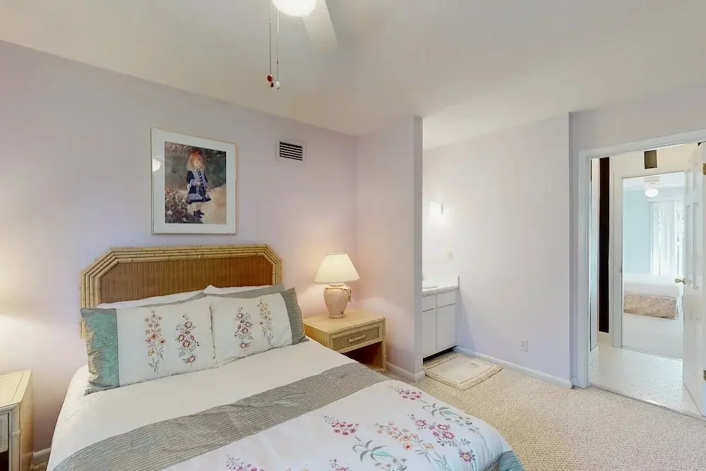 Condo With Central AC, Washer/dryer, Shared Outdoor Pool, & On-site Golf