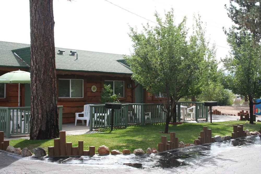 Quail Cove Lakeside Lodge