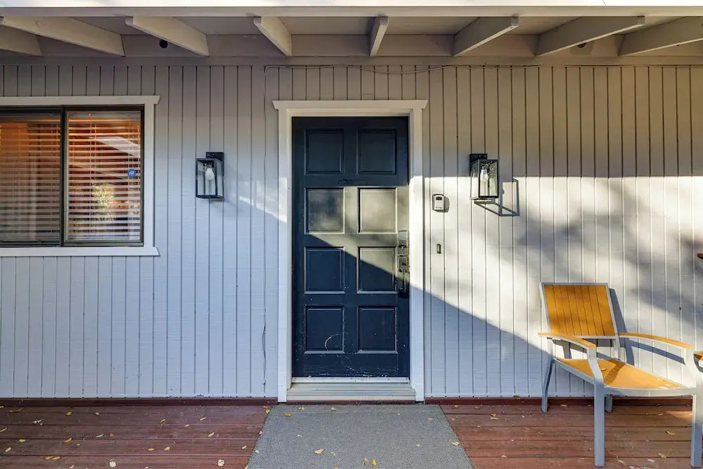 Groveland Home w/ Deck: 2 Mi to Pine Mountain Lake