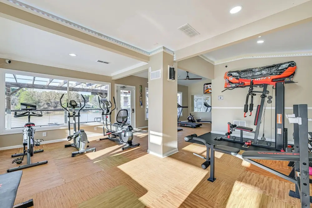Waterfront Living & Resort Perks! Lake Norman Stay