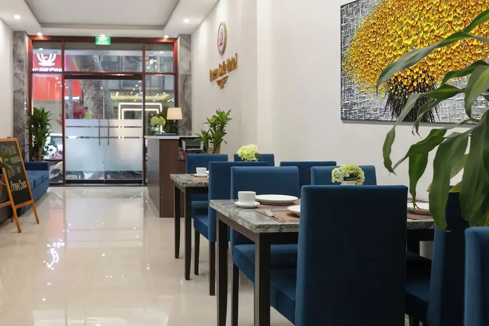 Queen Cafe Hotel