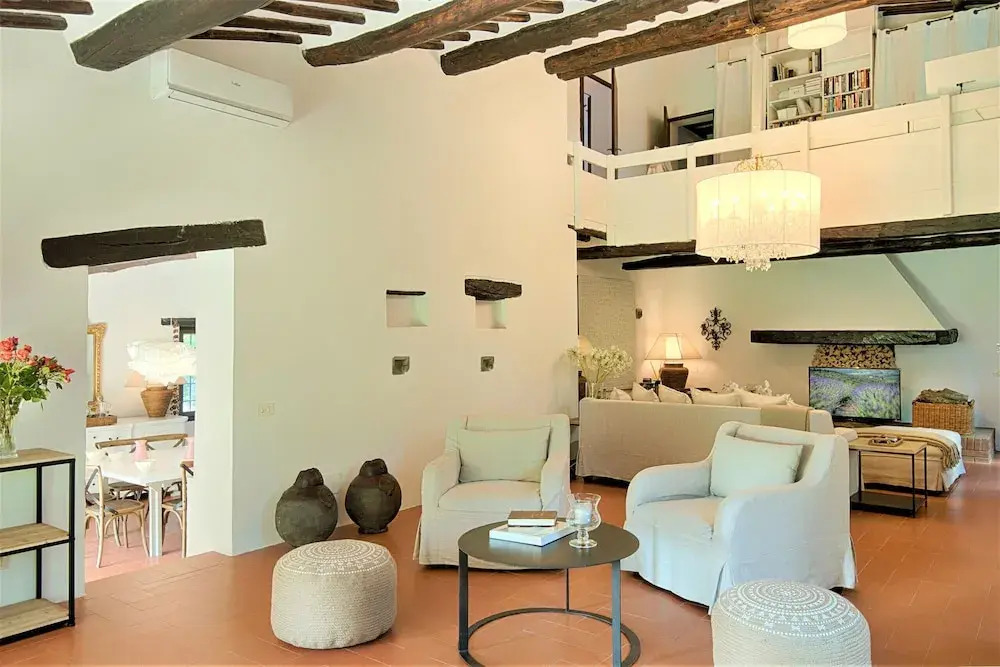 Villa in Castellina w. Pool, Garden & Winery