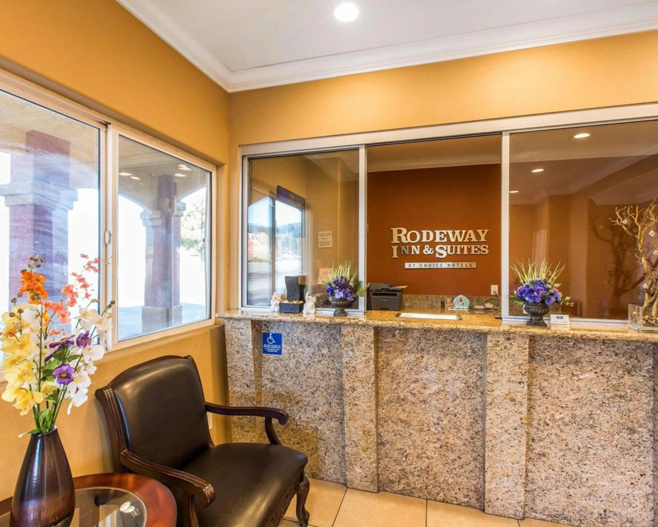 Rodeway Inn & Suites Corona