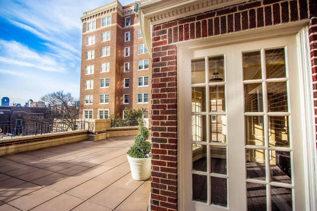 Warwick Melrose Hotel