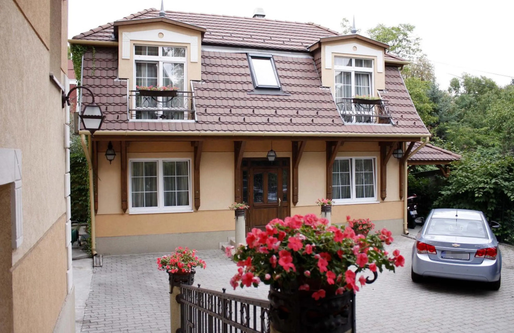 Lévay Villa Hotel