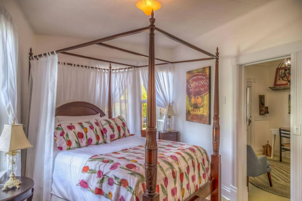 Crooked River Inn