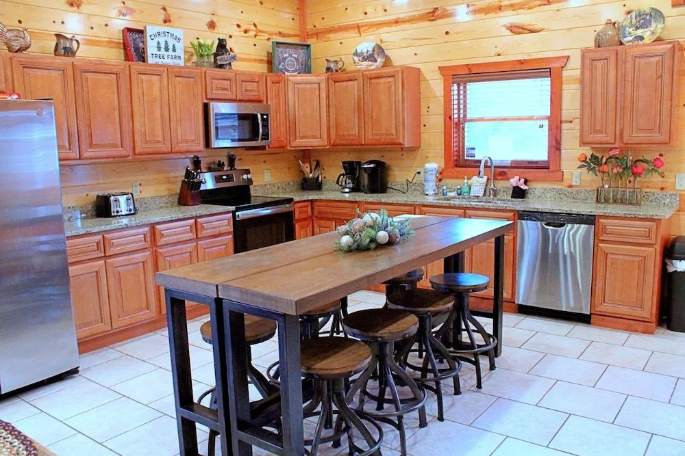 SmokyStays Indoor Heated Pool Cabin