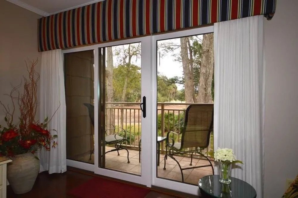 Plantation Club 470 by RedAwning