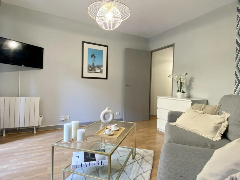 1607 - Wonderful apartment with terrace on garden