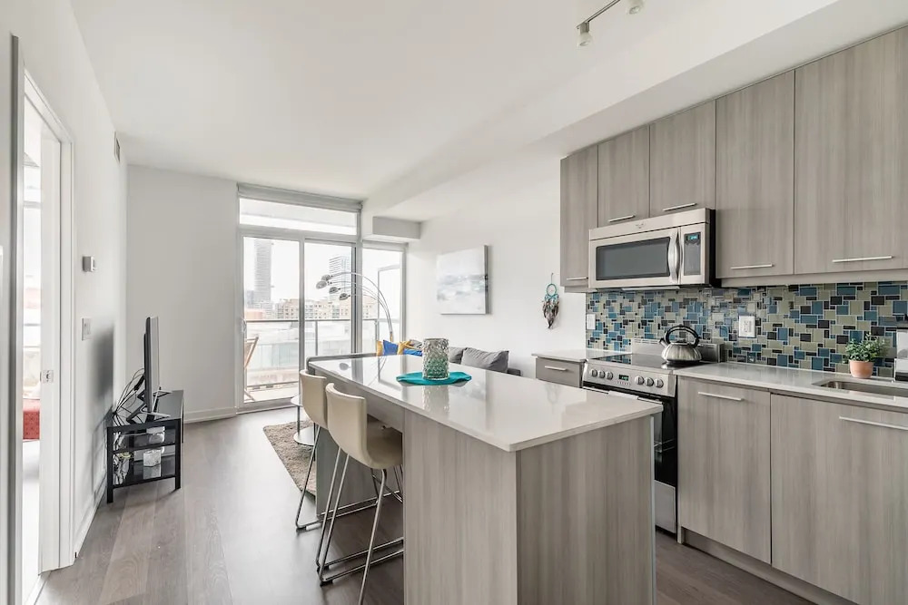 Stylish 1BR Condo Trendy King East