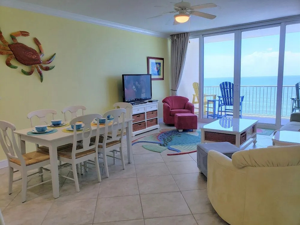 San Carlos 1604 - 3 Br Condo
