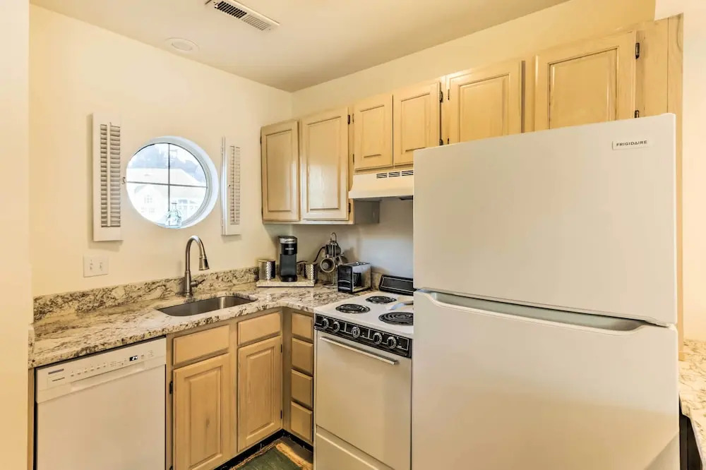Lovely Norwich Villa, On Golf Course w/ Amenities