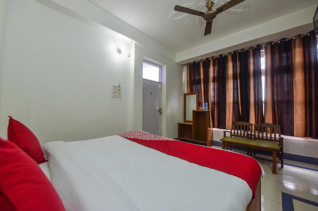 OYO 12846 Hotel Sunita