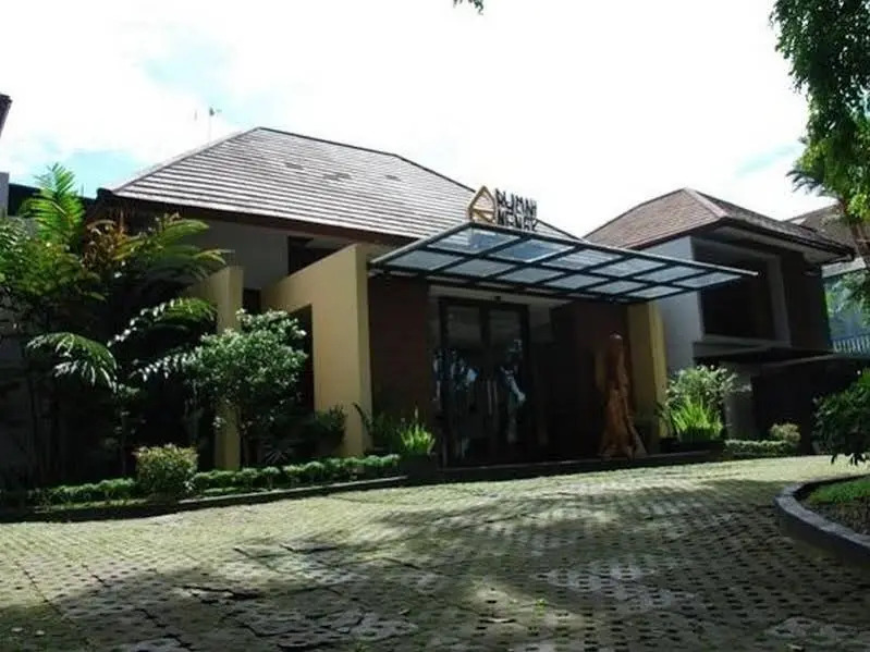 Rumah Nenek Hotel & Restaurant