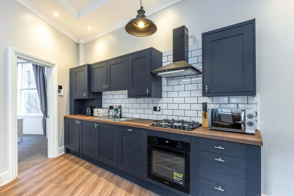 3 BEDROOM EDINBURGH VICTORIAN APARTMENT-6 Beds-Free Street Parking