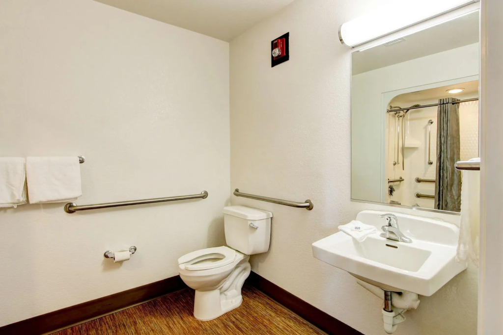 Super 8 by Wyndham Aurora East