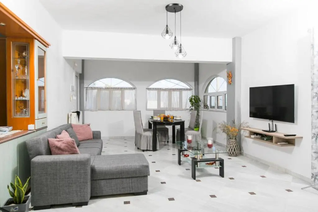 Irini's Sea View House