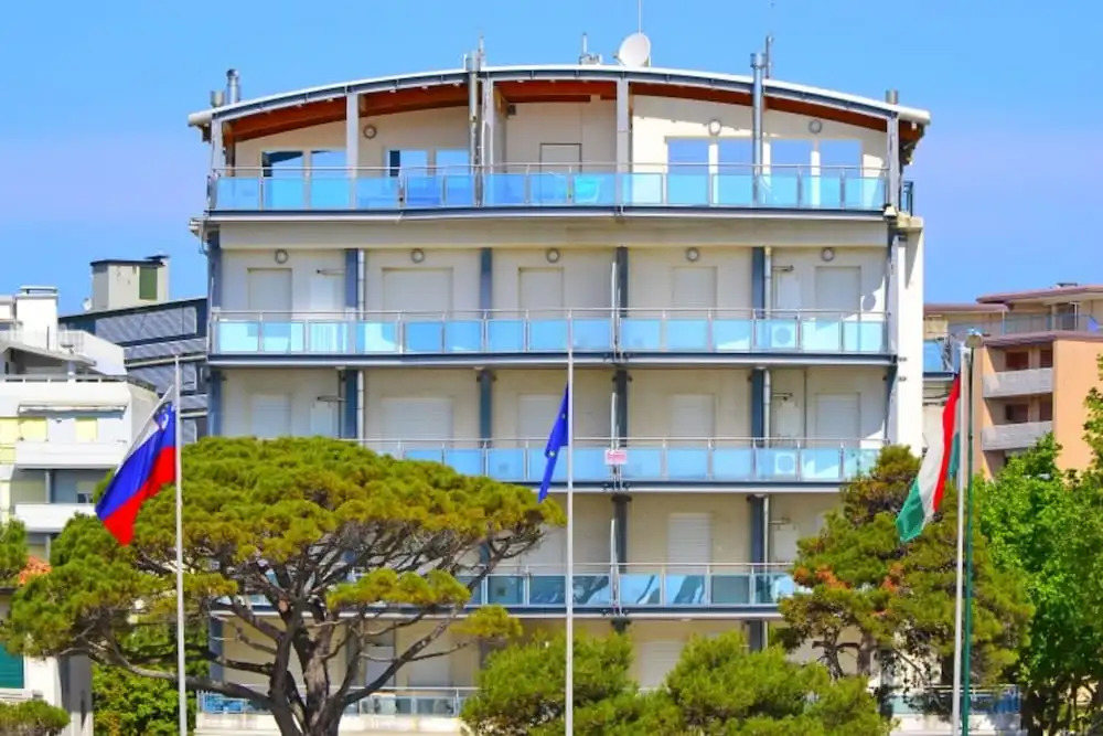 Bright Flat on the Beachfront