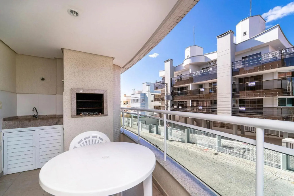 Apartamento 2 dormitórios no centro de Bombinhas
