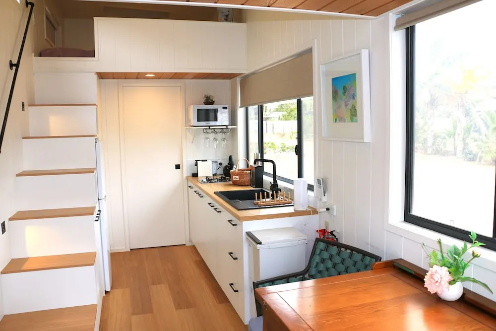 The Pink Lake Tiny House - Sakura