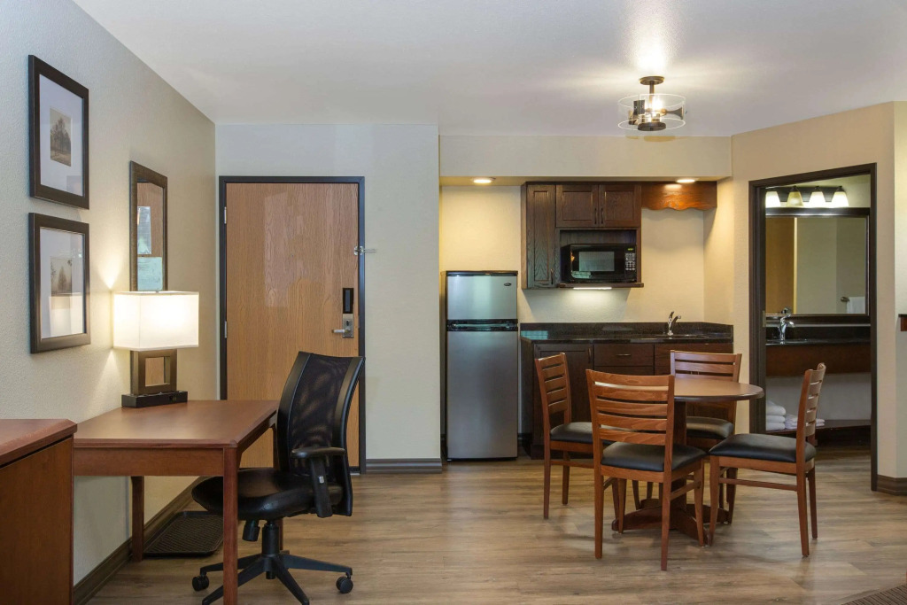 AmericInn by Wyndham Merrill
