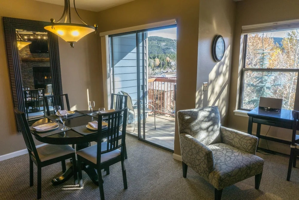 Inviting Winter Hideaway - Walk To Apres-ski Fun Sleeps 4 1 Bedroom Condo by RedAwning