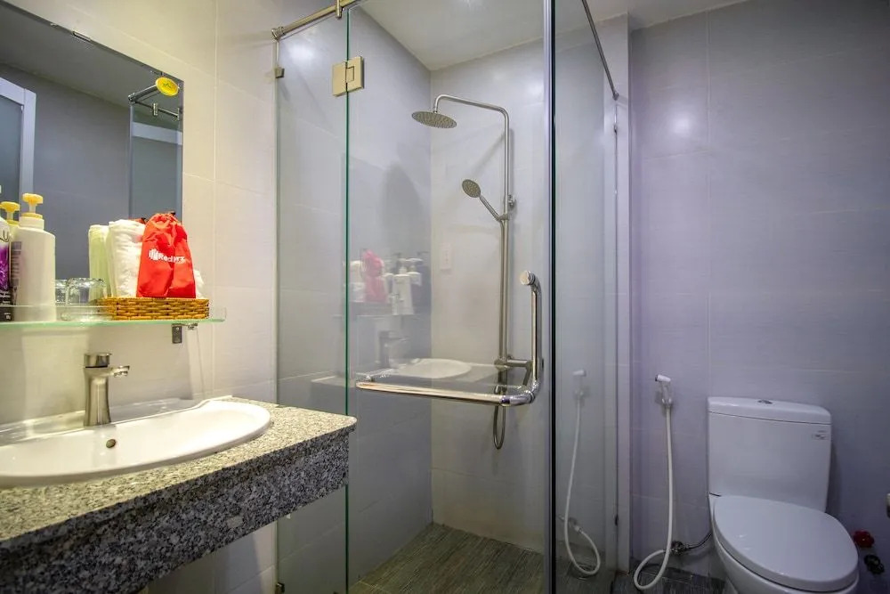 Reddoorz Plus near Phan Xich Long