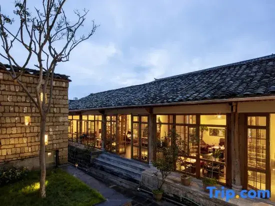 Luobai Homestay (Heshun Ancient Town)