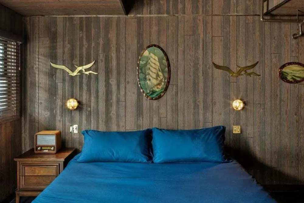 The Dive Motel and Swim Club