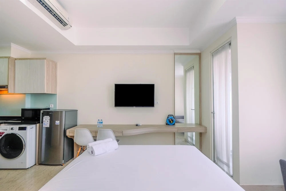 Warm and Cozy Studio Room at Menteng Park Apartment