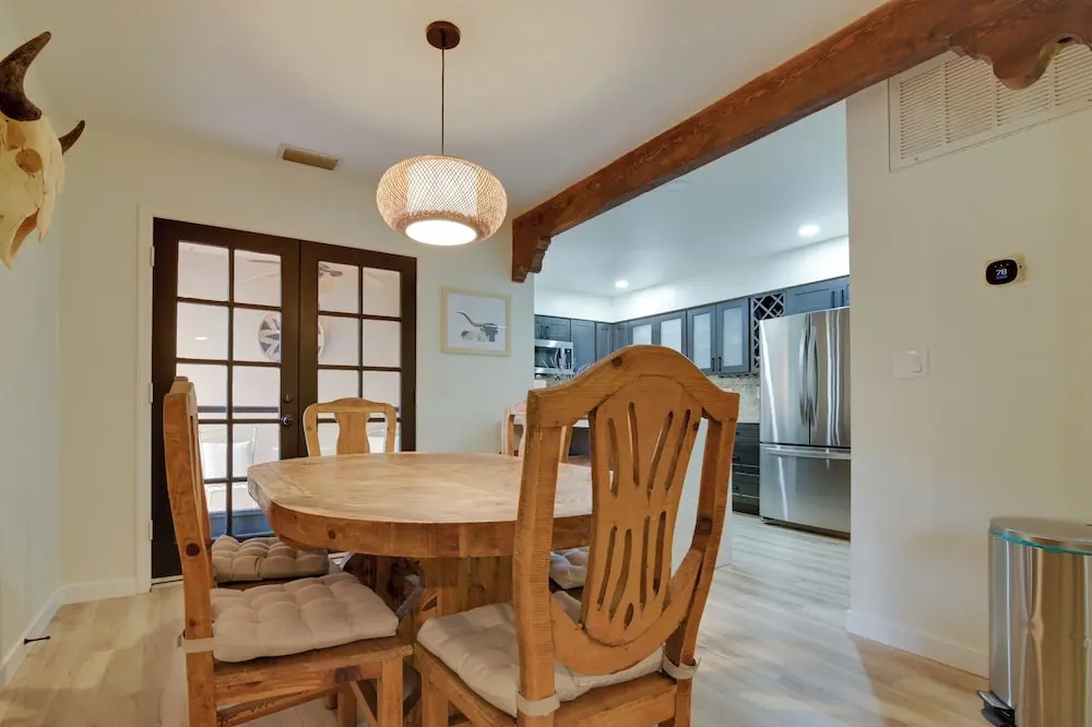 4 Mi to Old Town! Extended Desert Escape w/ Pool